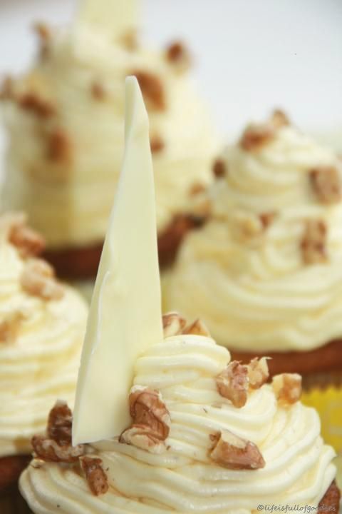 Banana Walnut Cupcakes mit Vanille Buttercreme