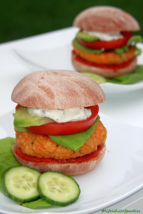 Veggie Burger mit Dinkelbrötchen