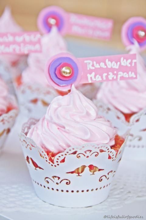 Rhabarber Marzipan Cupcakes mit Marshmallow Fluff