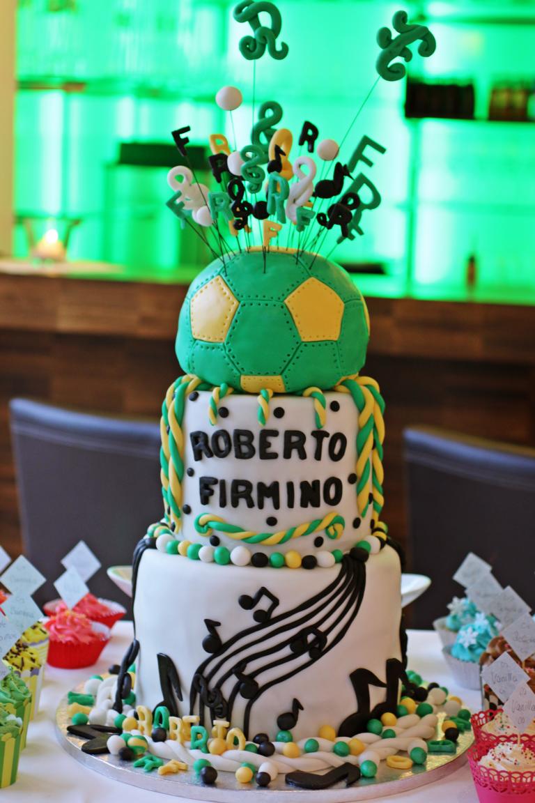 Birthday Cake für Roberto Firmino