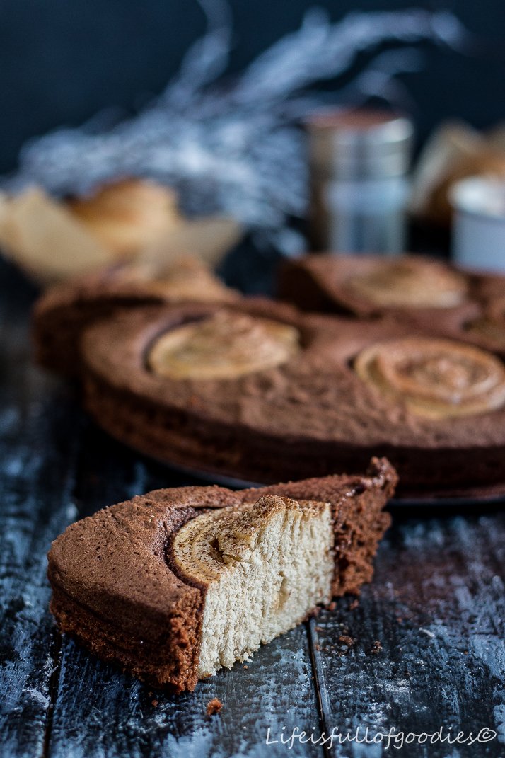 Cinnamon-Roll-Brownie-Cake und Zimtschnecken pur