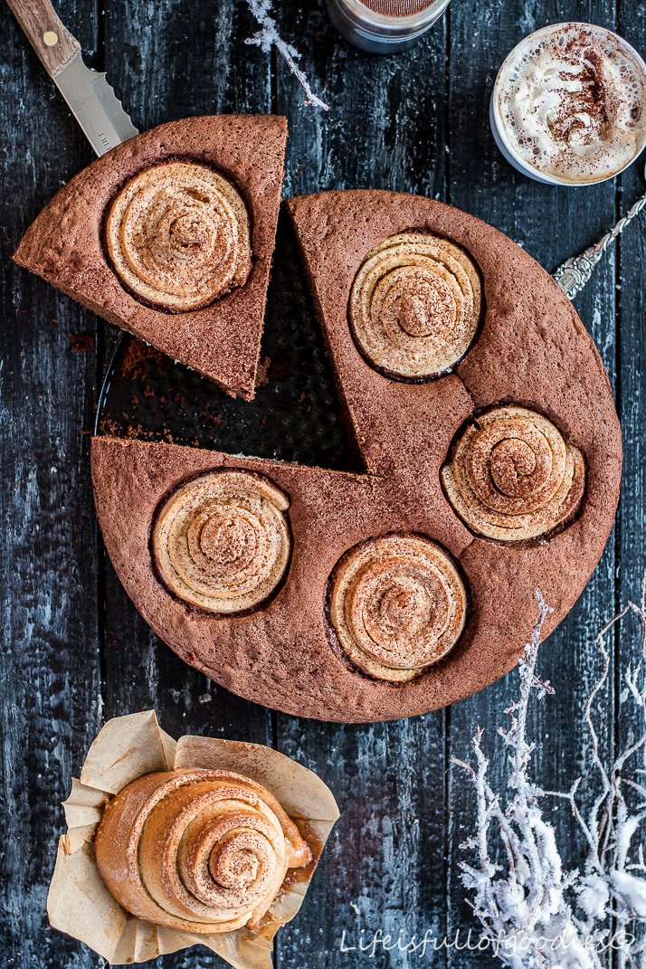 Cinnamon-Roll-Brownie-Cake und Zimtschnecken pur