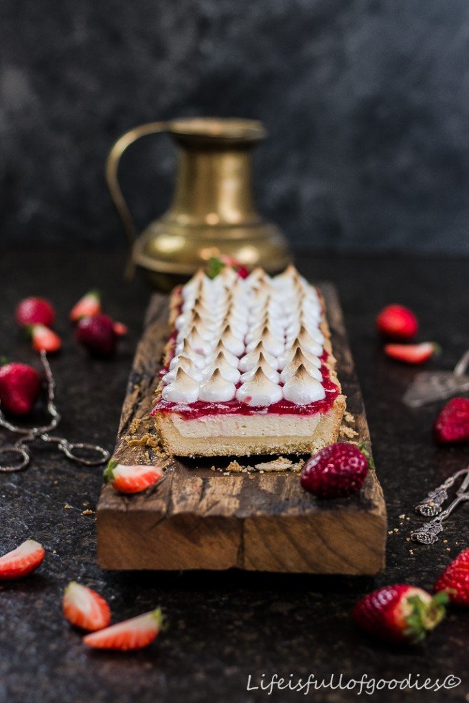 Erdbeer-Käsekuchen-Tarte mit Baiser | Life Is Full Of Goodies