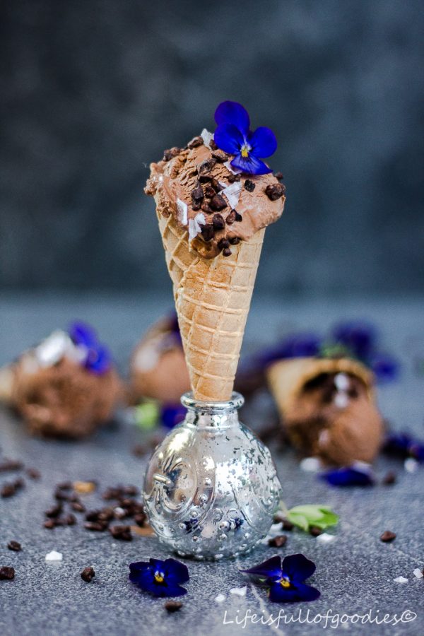 Schoko-Nougat-Eis mit Kardamom - so cremig! - Life Is Full Of Goodies