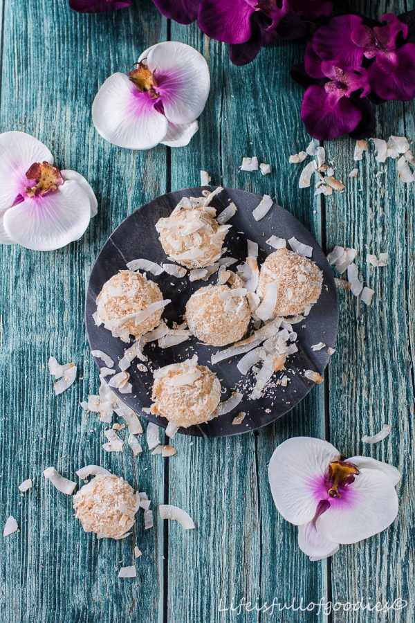 Kokos Mochi mit roter Bohnenpaste - Life Is Full Of Goodies