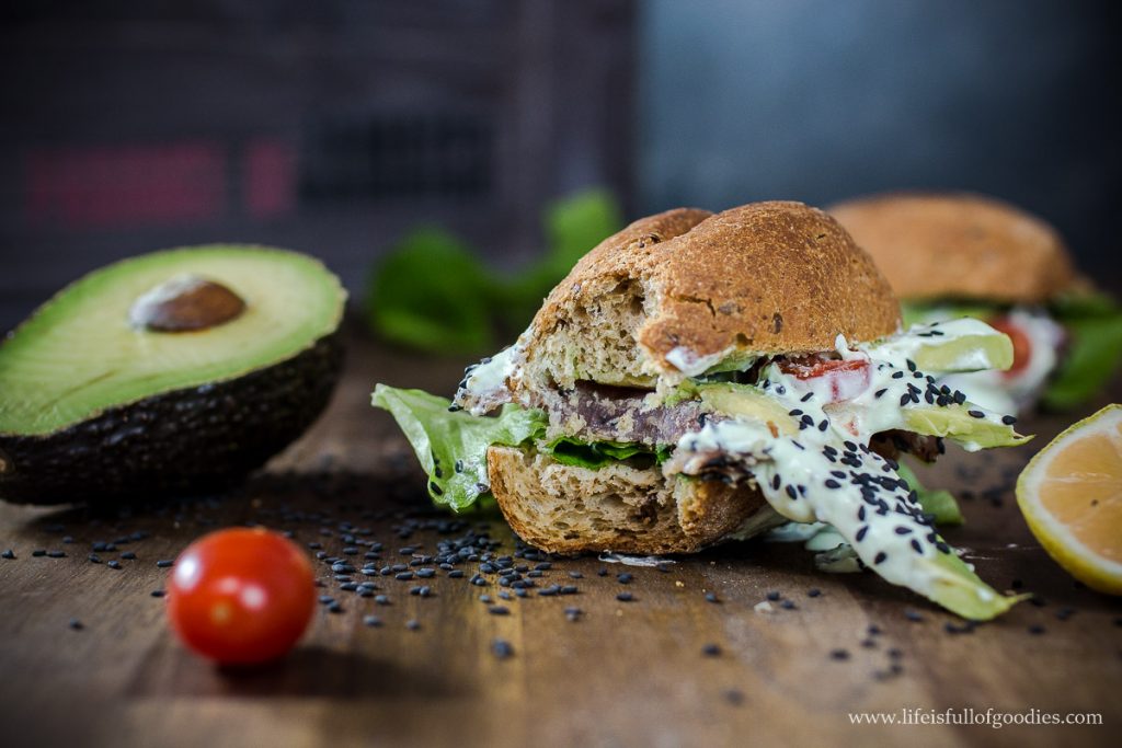 Homemade Wasabi-&amp;quot;Mayo&amp;quot; mit glutenfreiem Thunfischbrötchen | Life Is ...