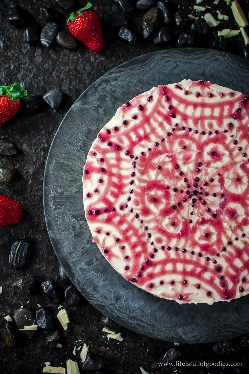 No Bake Eierlikör Cheesecake mit Erdbeer-Mandala