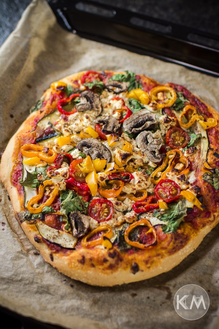 Veggie Pizza mit Schafskäse, Paprika und Champignons | Life Is Full Of ...
