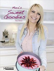 Maras mit ihrem Buch Sweet Goodies Buch