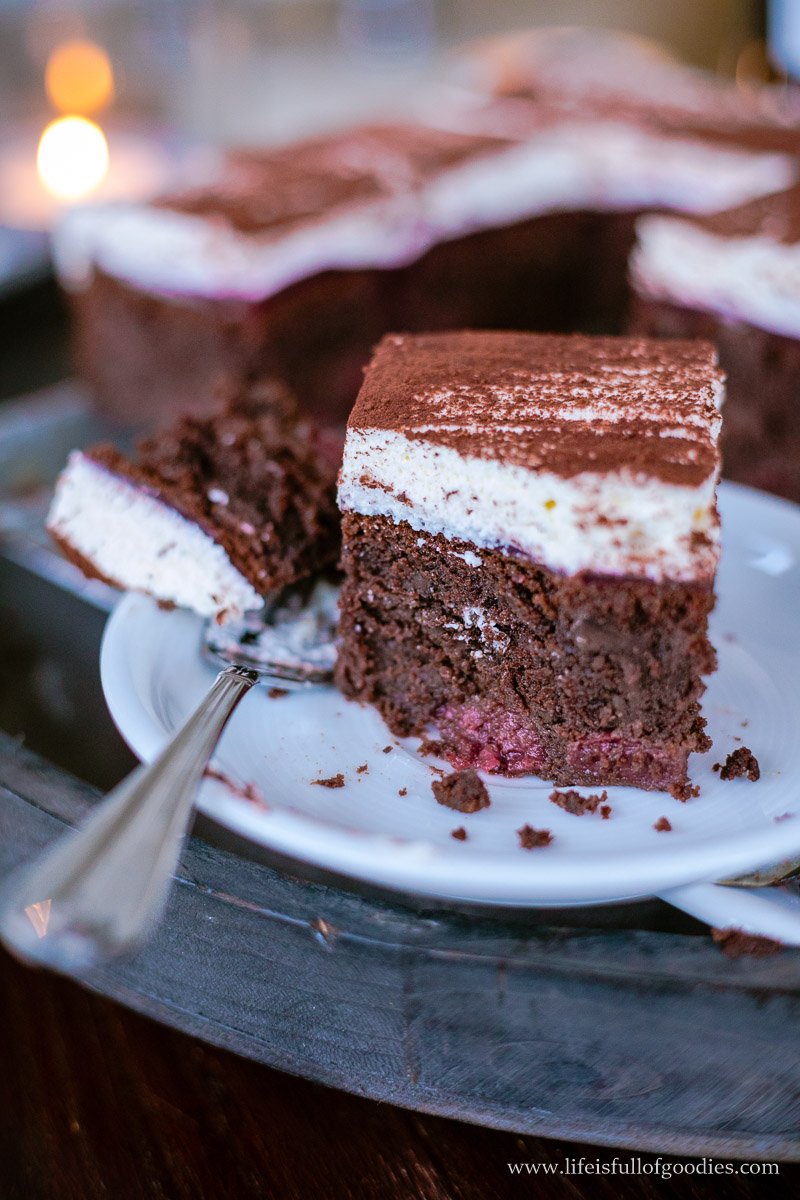 Saftiger &amp; extrem schokoladiger „Rotwein“-Kuchen mit Kirschen - Life Is ...