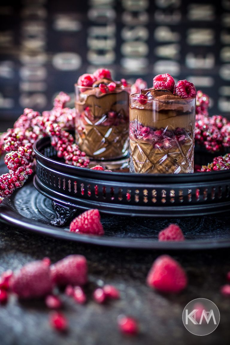 Avocado Schoko Mousse mit Zimt, Granatapfel und Himbeeren | Life Is ...