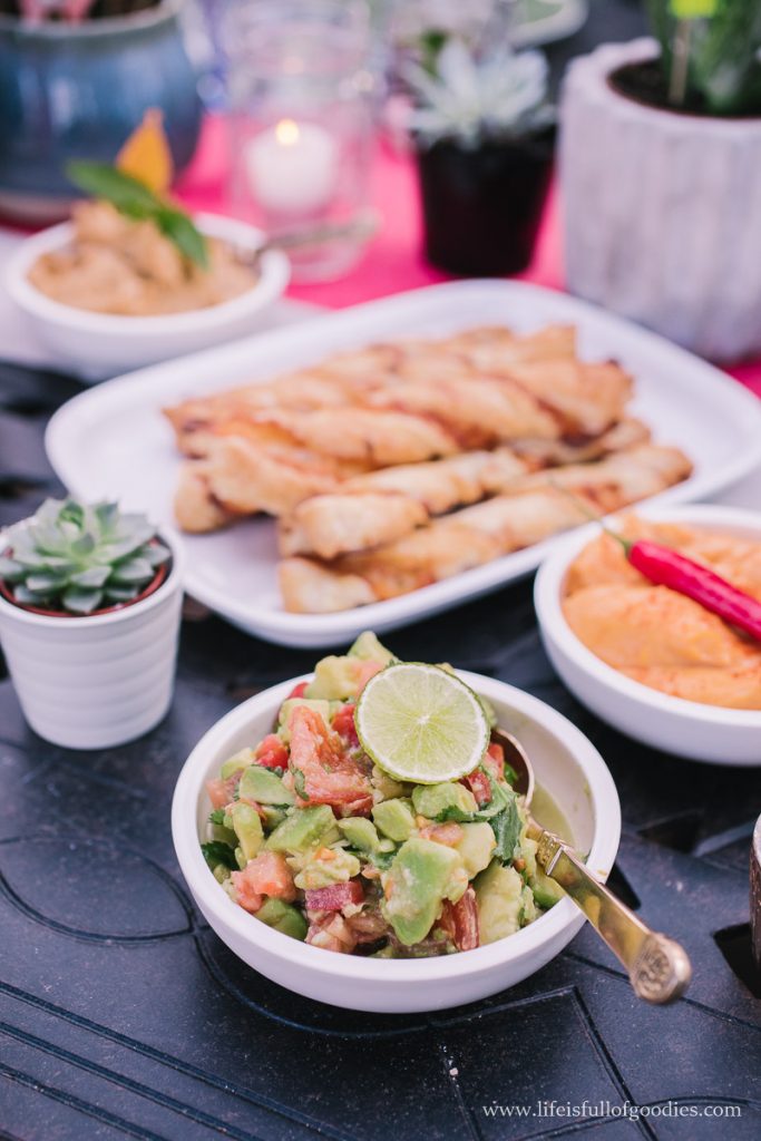 Dreierlei Dips und Käse-Blätterteigstangen | Life Is Full Of Goodies