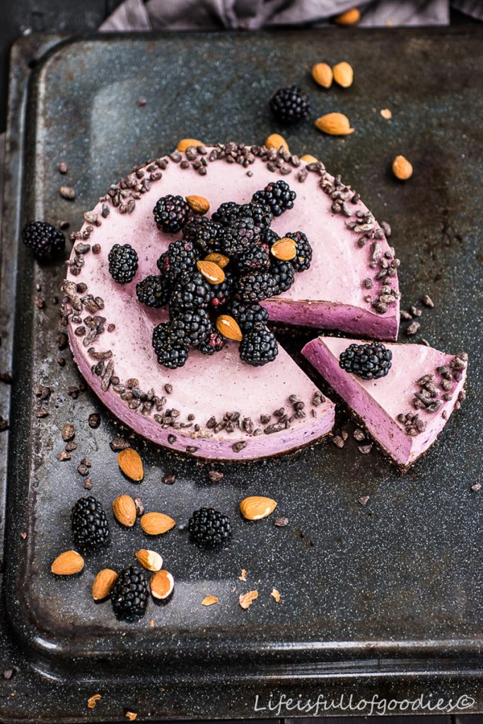 Brombeertörtchen mit Schokoboden in gesunder Variante | Life Is Full Of ...