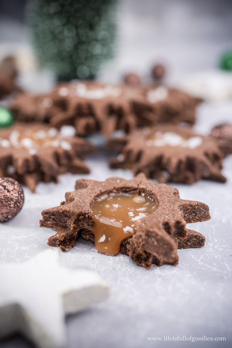 Schoko Linzer Plätzchen mit Salzkaramell