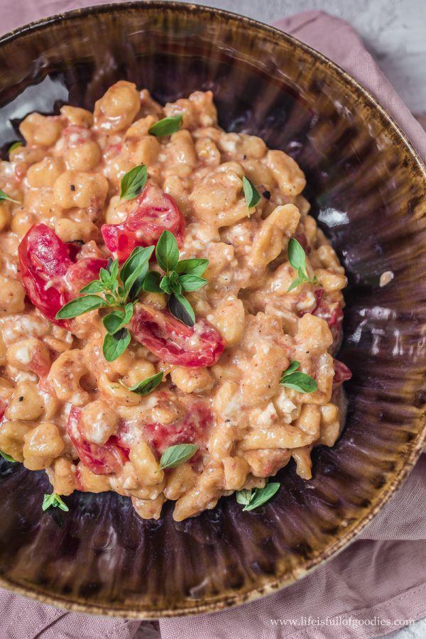Cremige Knöpfle mit Tomaten und Feta | Life Is Full Of Goodies
