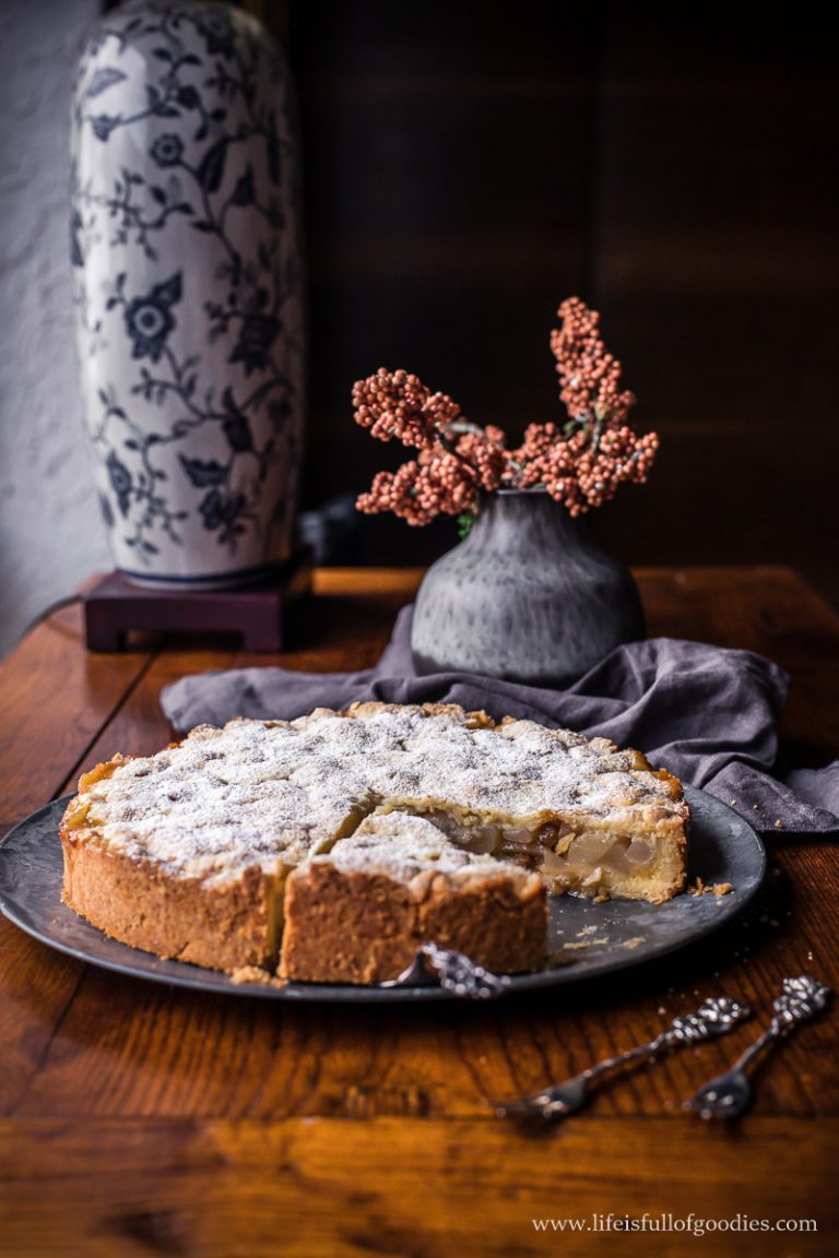 Gedeckter Birnenkuchen - wahnsinnig fruchtig und lecker! | Life Is Full ... Gedeckter Birnenkuchen - wahnsinnig fruchtig und lecker! | Life Is Full ...