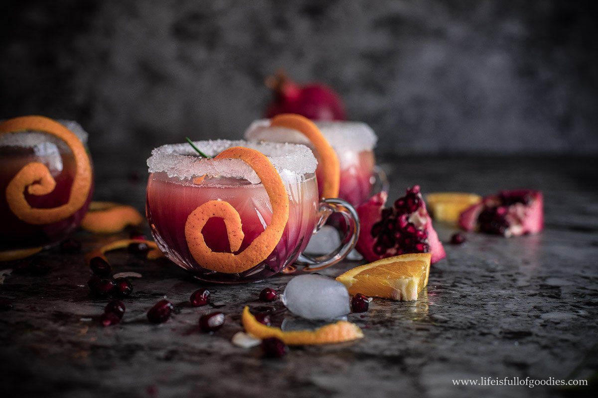 Orangen Granatapfel Cocktail mit Batida com Rum