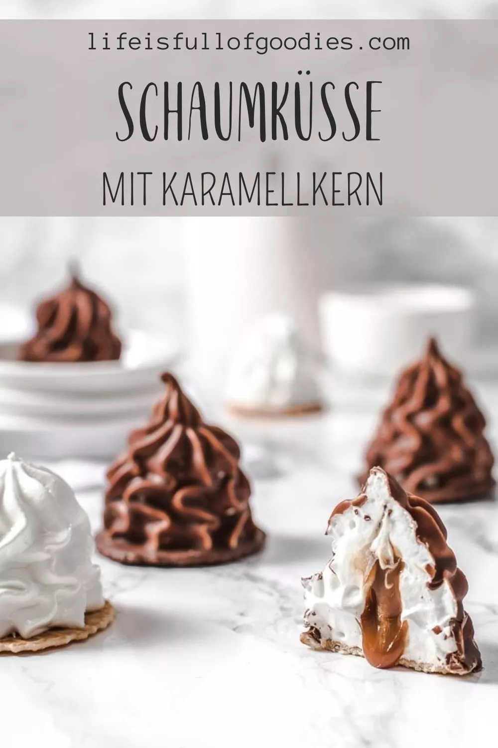 Schaumküsse mit Karamellkern - so cremig und lecker! - Life Is Full Of ...