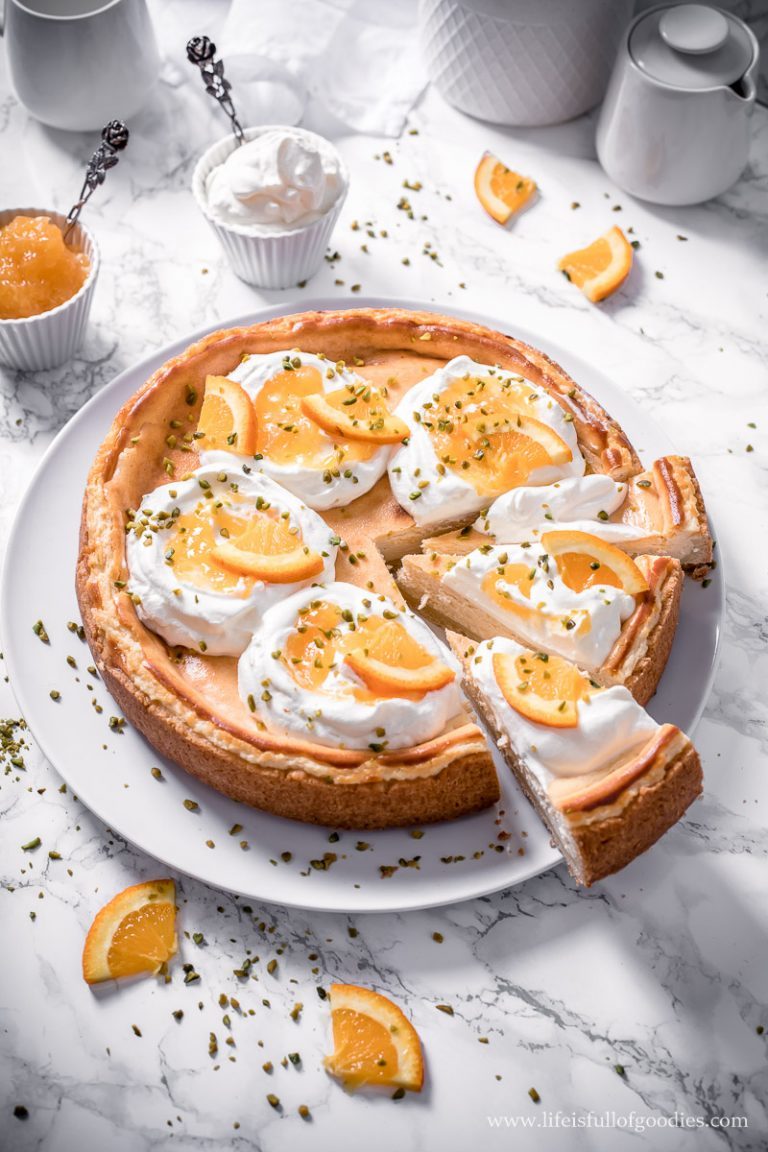 Schmand Käsekuchen mit leichter Orangennote | Life Is Full Of Goodies