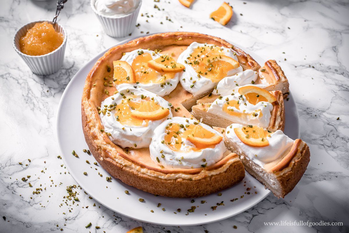 Schmand Käsekuchen mit leichter Orangennote | Life Is Full Of Goodies Schmand Käsekuchen mit leichter Orangennote | Life Is Full Of Goodies