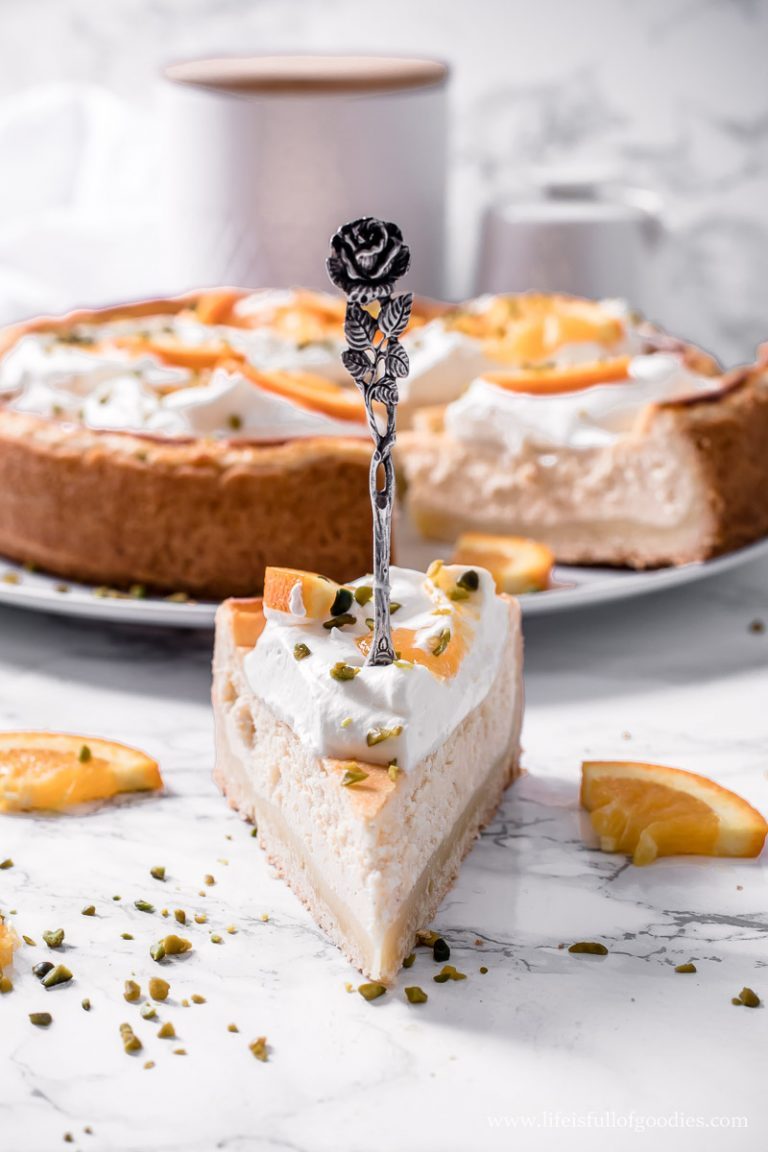 Schmand Käsekuchen mit leichter Orangennote | Life Is Full Of Goodies