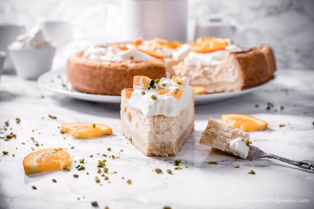 Schmand Käsekuchen mit leichter Orangennote | Life Is Full Of Goodies