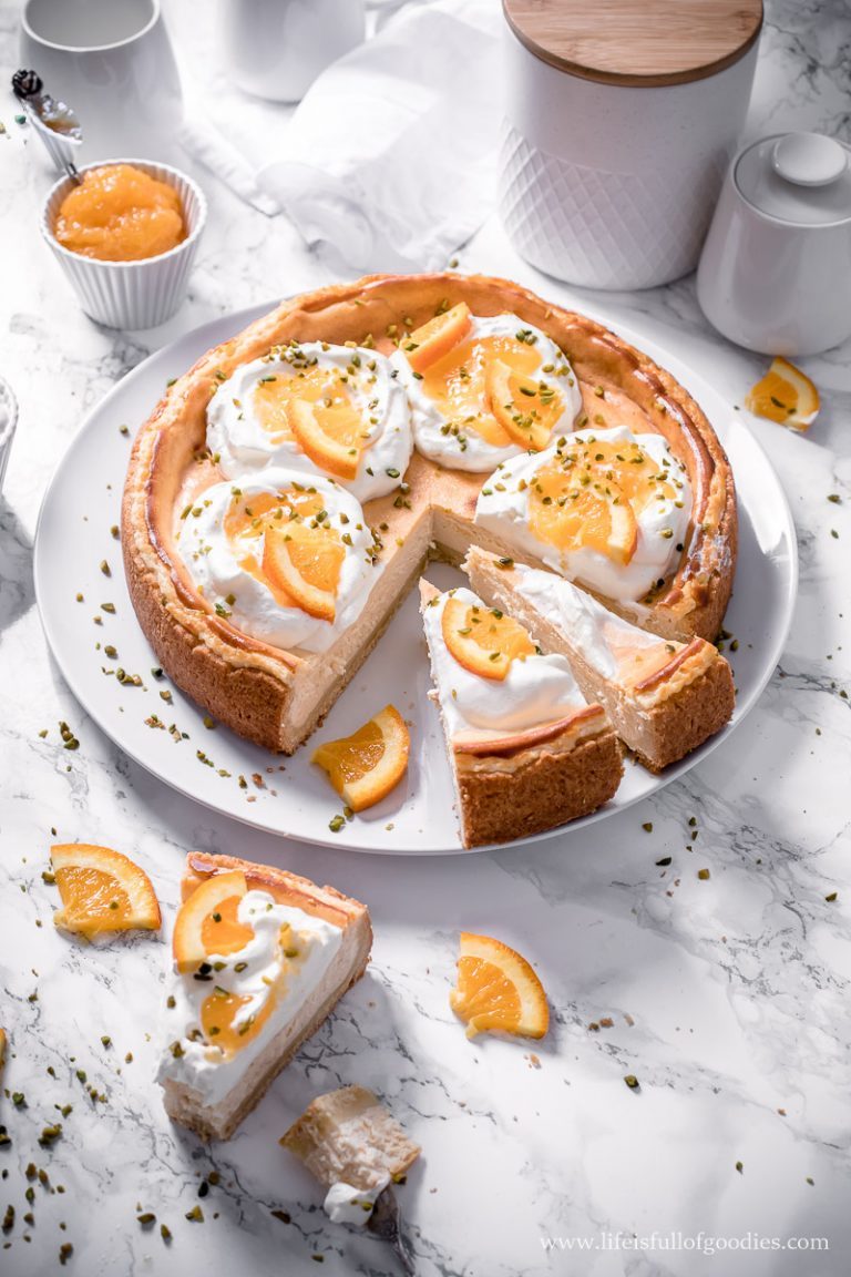 Schmand Käsekuchen mit leichter Orangennote | Life Is Full Of Goodies