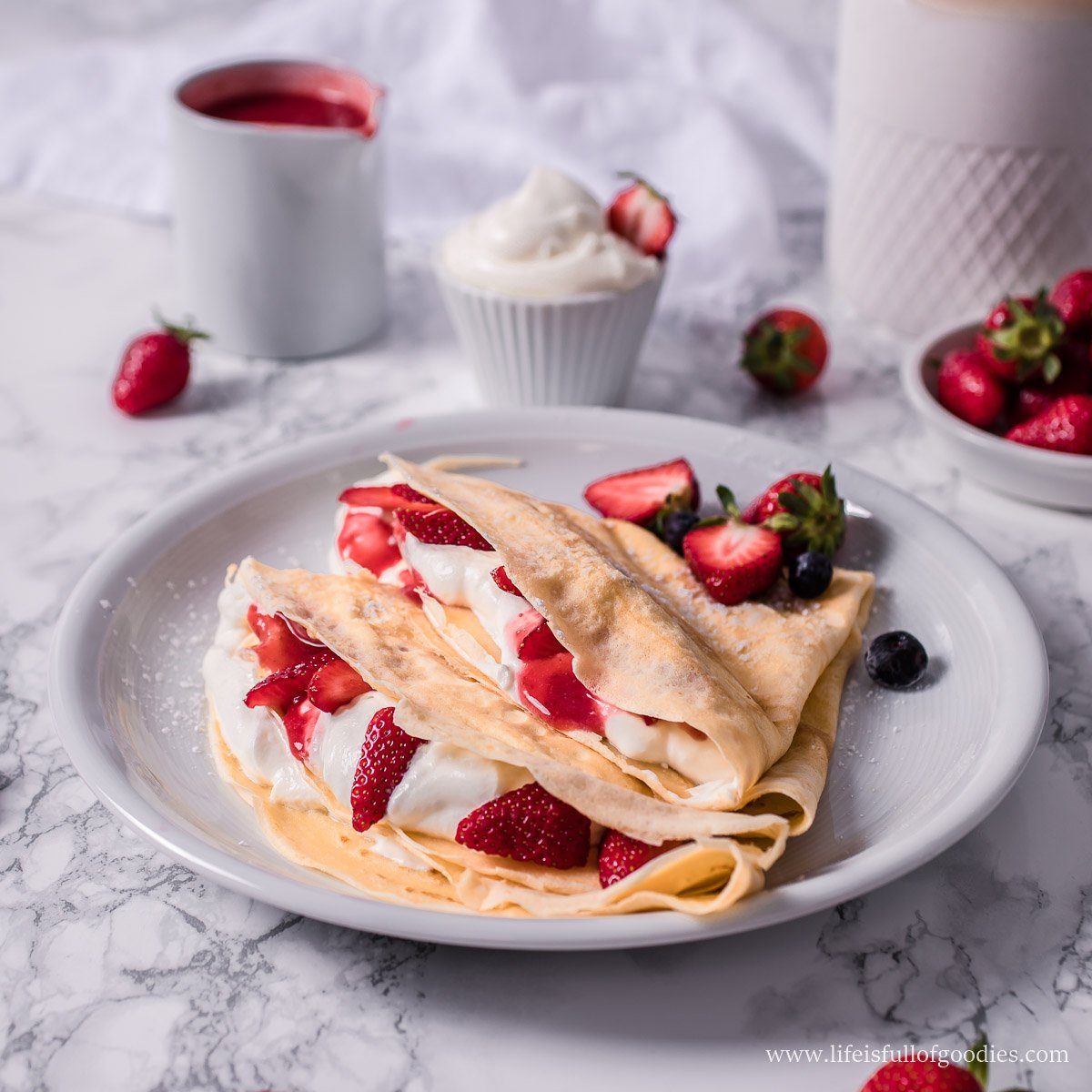 Crepes mit Sahnecreme und Erdbeeren (29 von 55) - Life Is Full Of Goodies