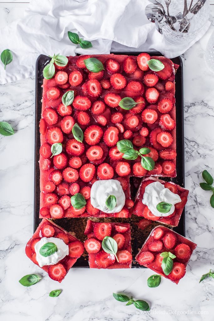 Erdbeerkuchen mit Orangen Mascarpone Creme | Life Is Full Of Goodies