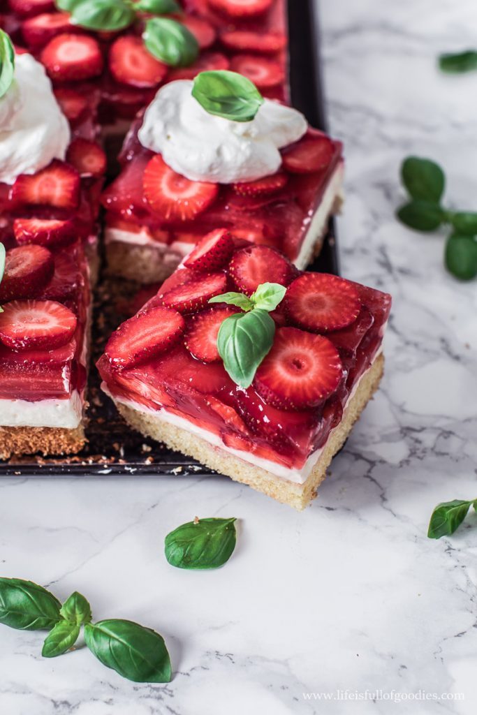 Erdbeerkuchen mit Orangen Mascarpone Creme | Life Is Full Of Goodies