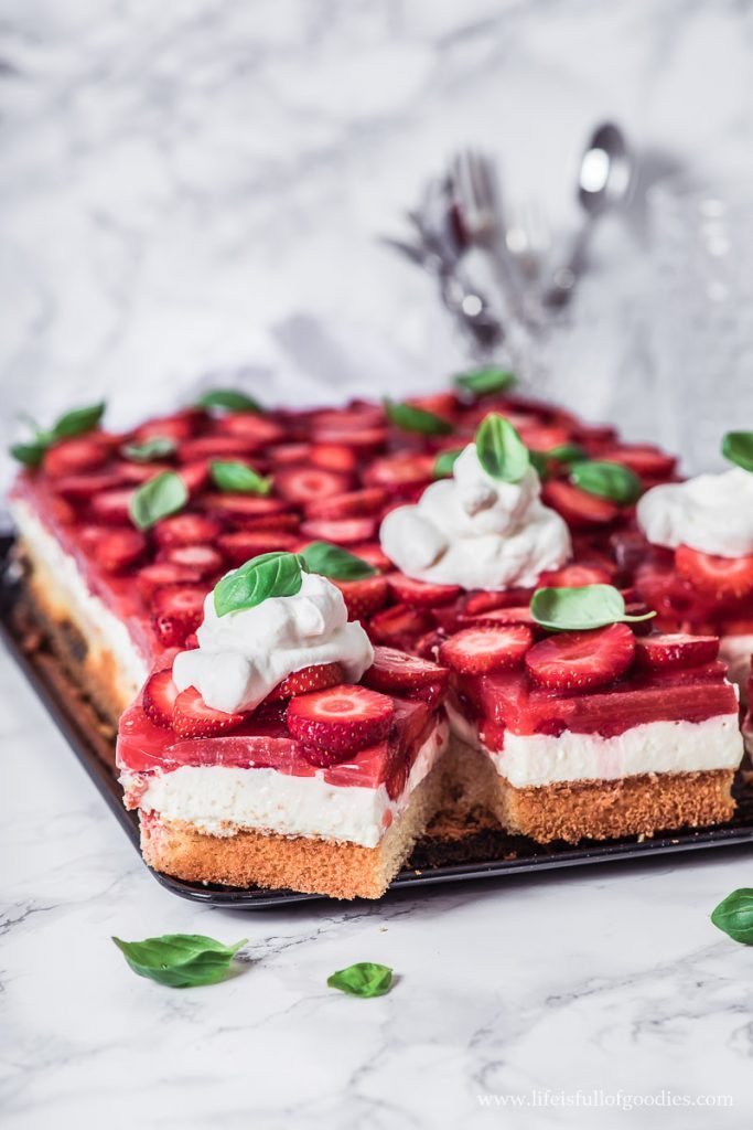 Erdbeerkuchen mit Orangen Mascarpone Creme | Life Is Full Of Goodies