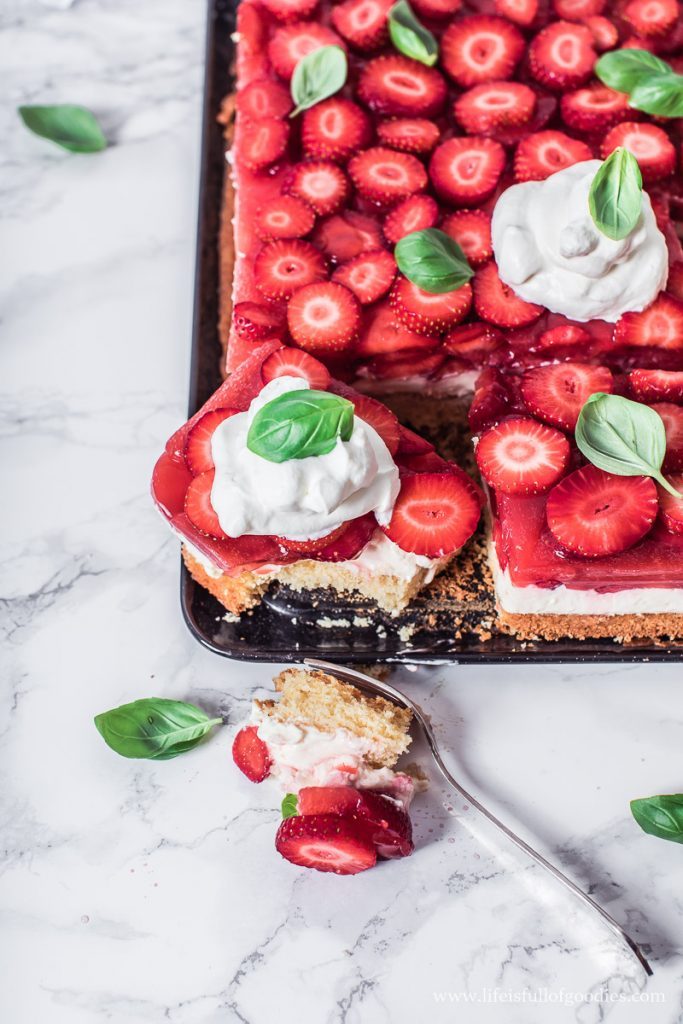 Erdbeerkuchen mit Orangen Mascarpone Creme | Life Is Full Of Goodies