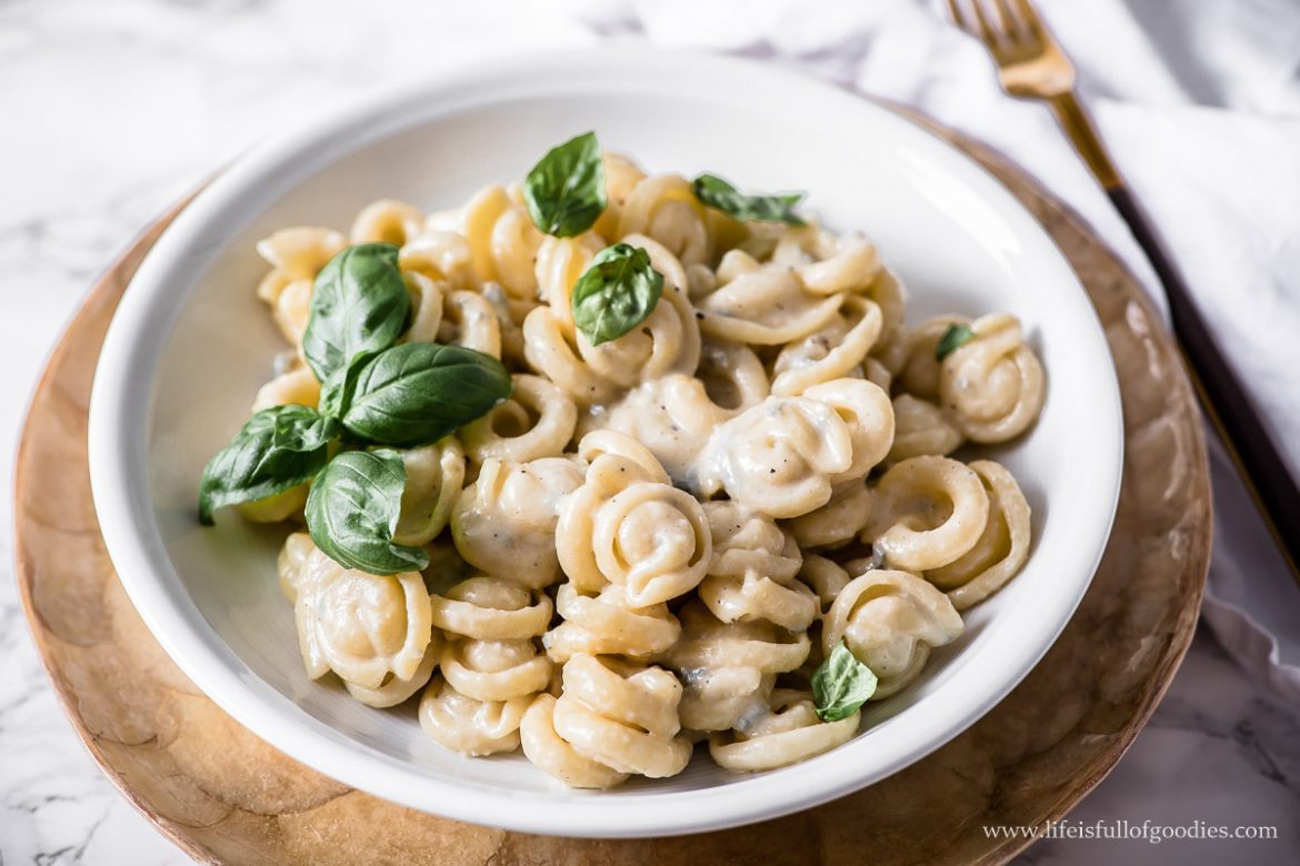 Pasta mit der einfachsten Gorgonzola Sauce der Welt - Life Is Full Of ...