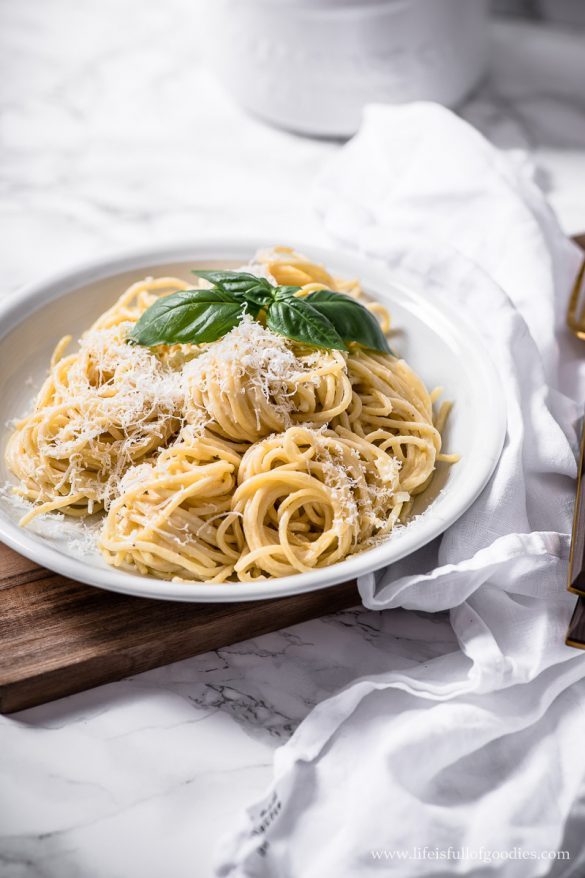 Spaghetti mit schneller Parmesan Sahnesauce - Life Is Full Of Goodies