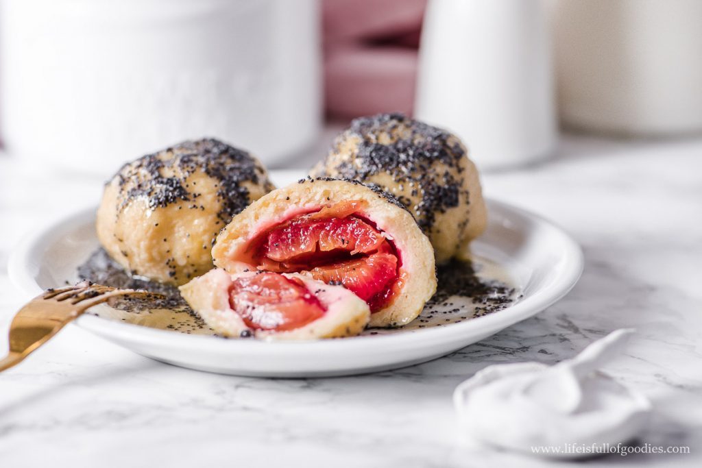 Zwetschgenknödel aus Kartoffelteig | Life Is Full Of Goodies