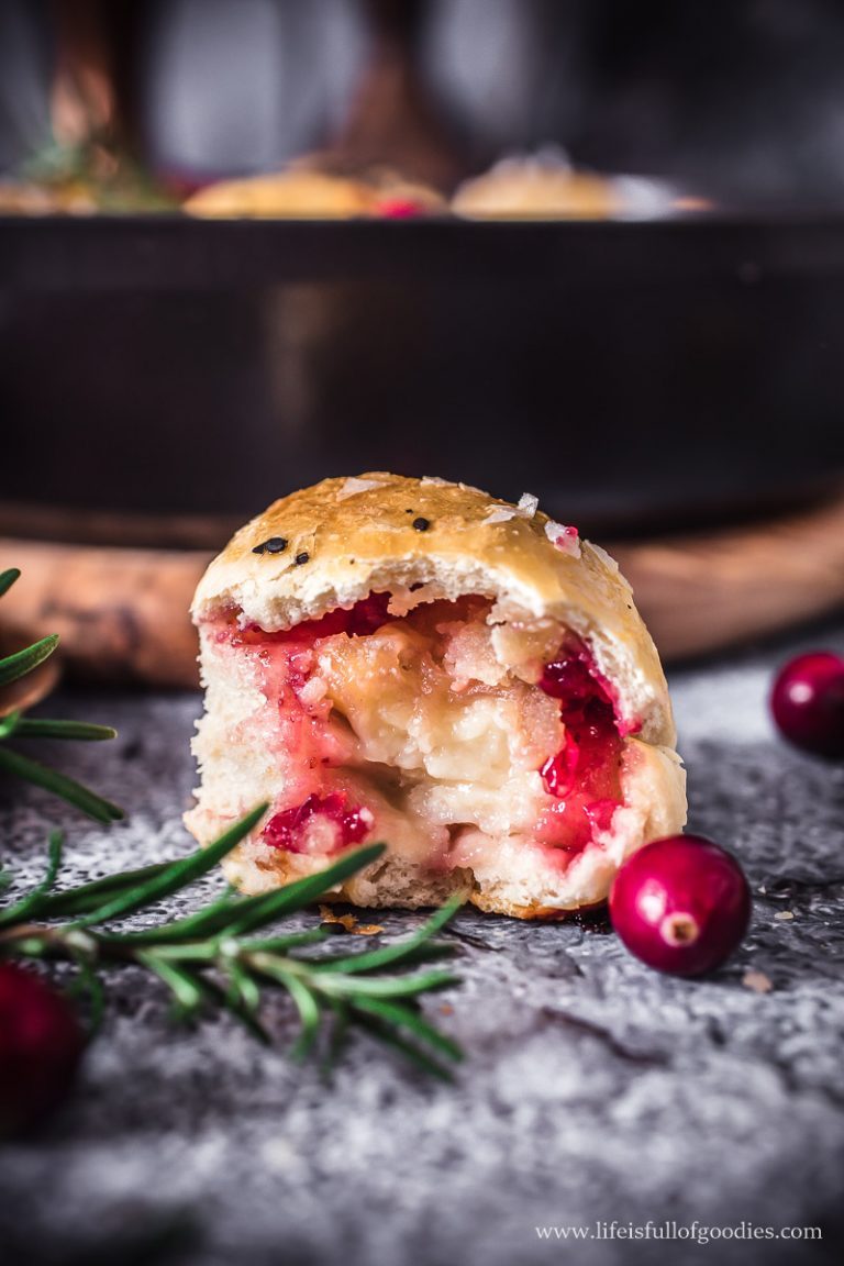 Brie Marzipan Kugelbrot mit Cranberries | Life Is Full Of Goodies