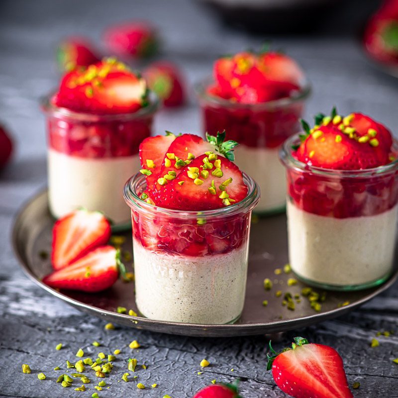 Kokos Grießpudding mit Erdbeeren | Life Is Full Of Goodies