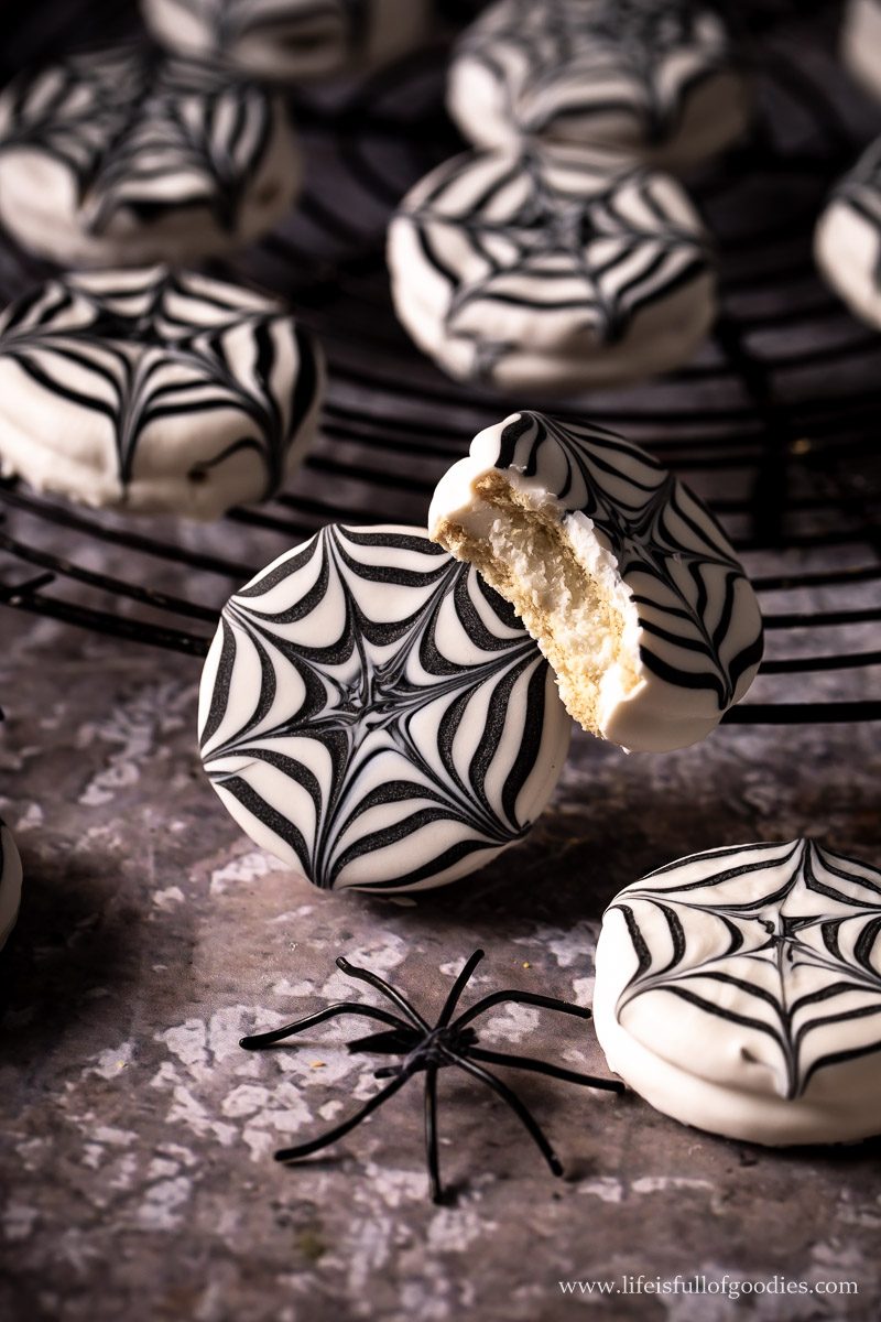 Spider Cookies - Spinnennetzkekse für Halloween 