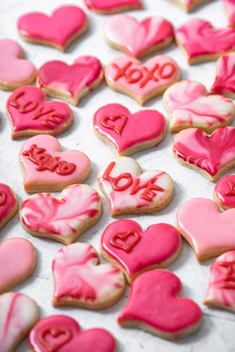 Herz Kekse mit Liebesbotschaft zum Valentinstag