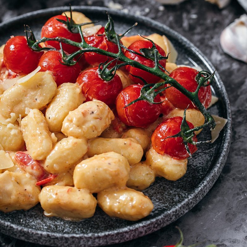 Selbstgemachte Kartoffel Gnocchi Mit Geschmolzenen Tomaten | Life Is ...