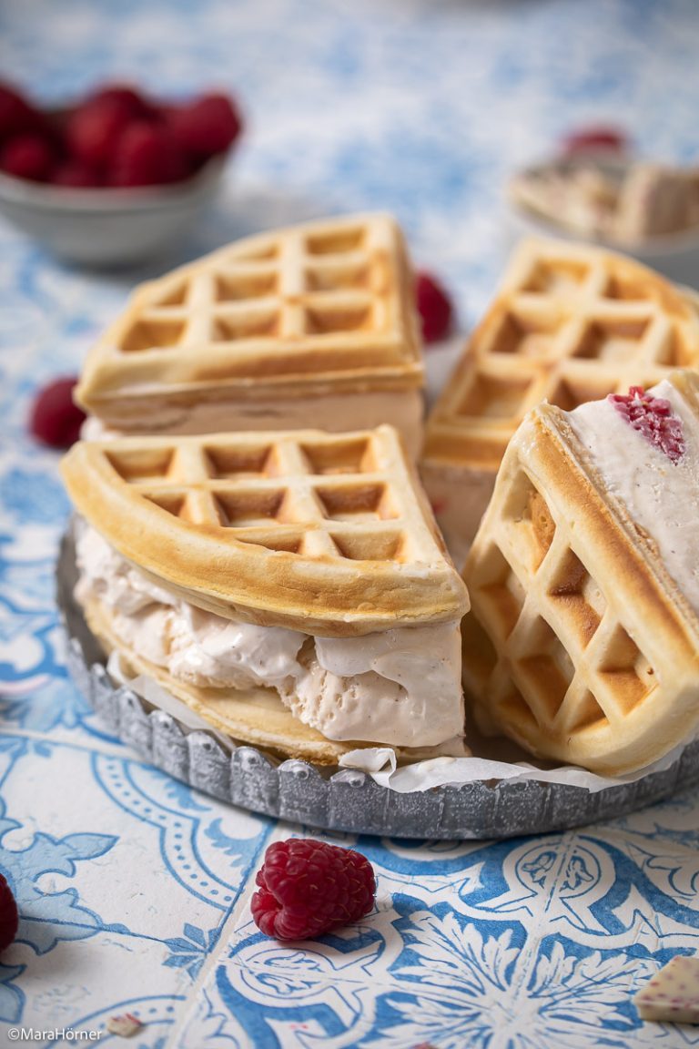 Vanilleeis Waffel Sandwiches mit Himbeeren zum Tag der Milch | Life Is ... Vanilleeis Waffel Sandwiches mit Himbeeren zum Tag der Milch | Life Is ...