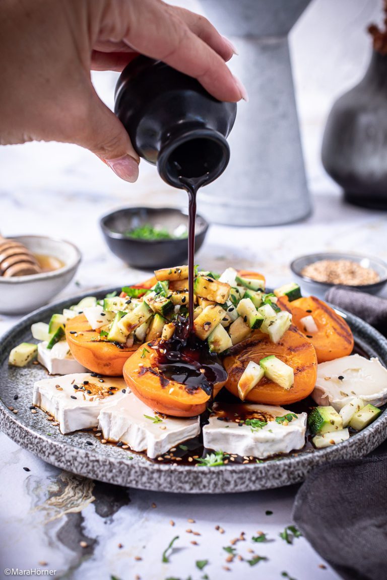 Gegrillte Aprikosen mit Ziegenkäse und Balsamessig aus Modena | Life Is ...