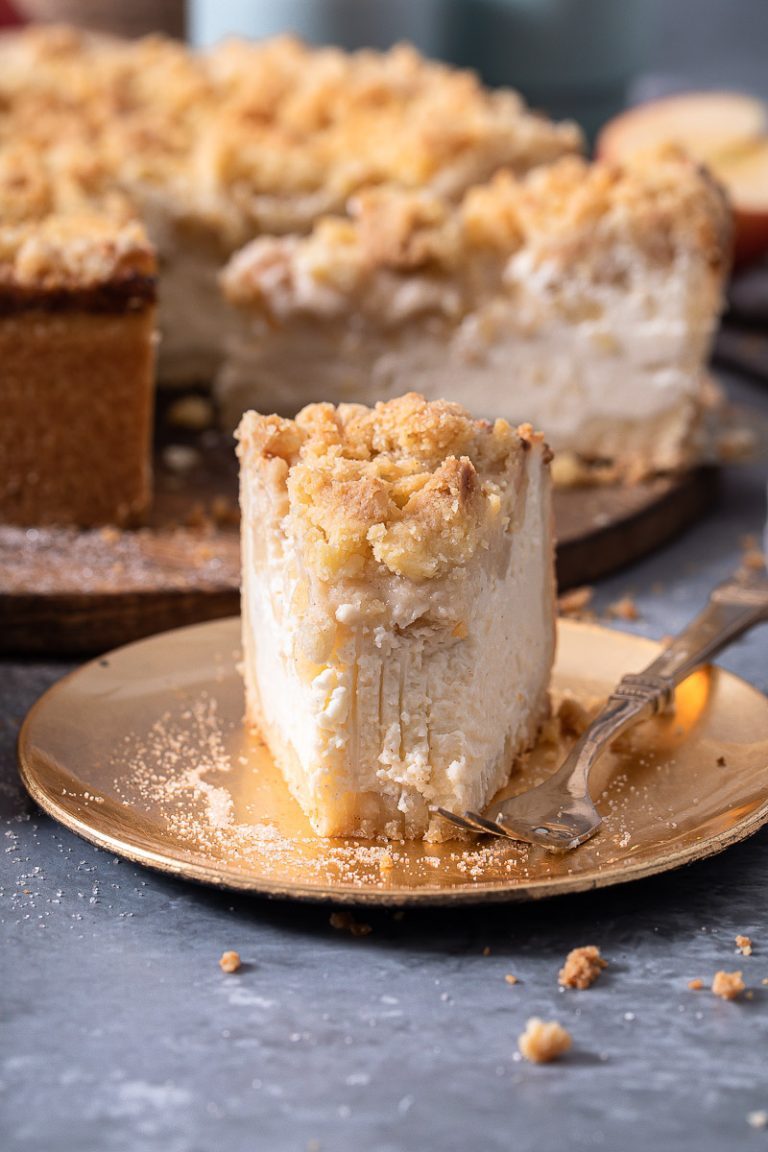 Vanille Käsekuchen mit Apfel und Streuseln | Life Is Full Of Goodies