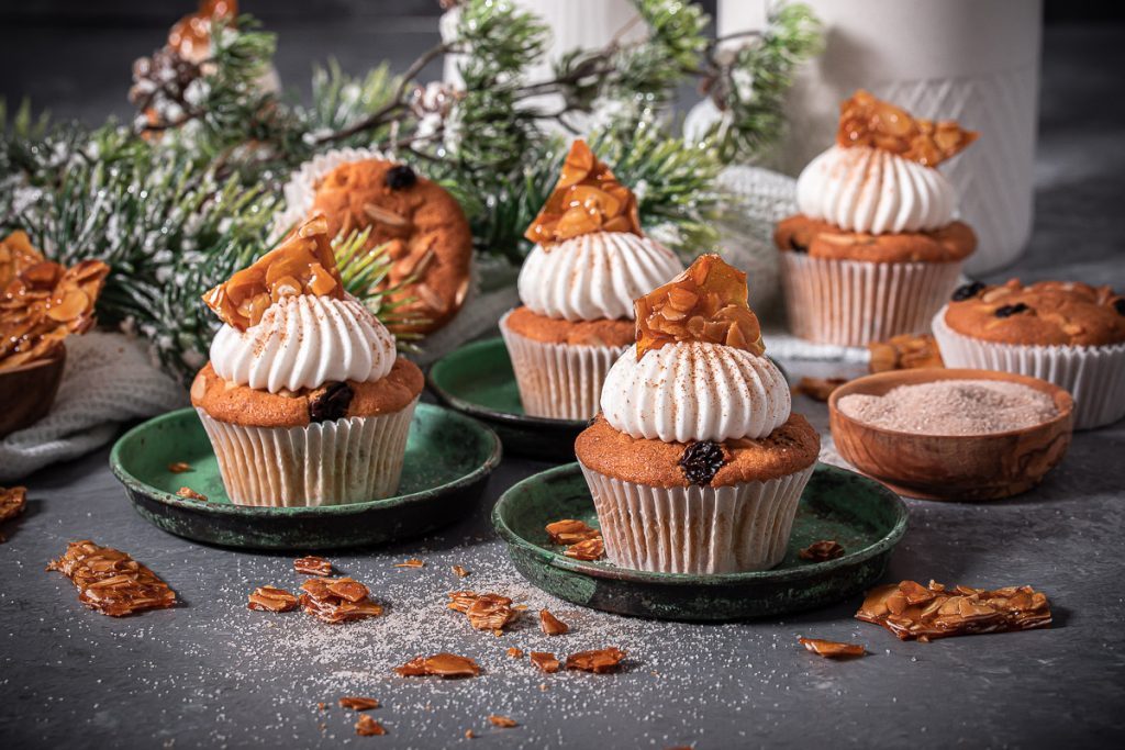 Bratapfel Cupcakes mit Cremetopping und Krokant | Life Is Full Of Goodies