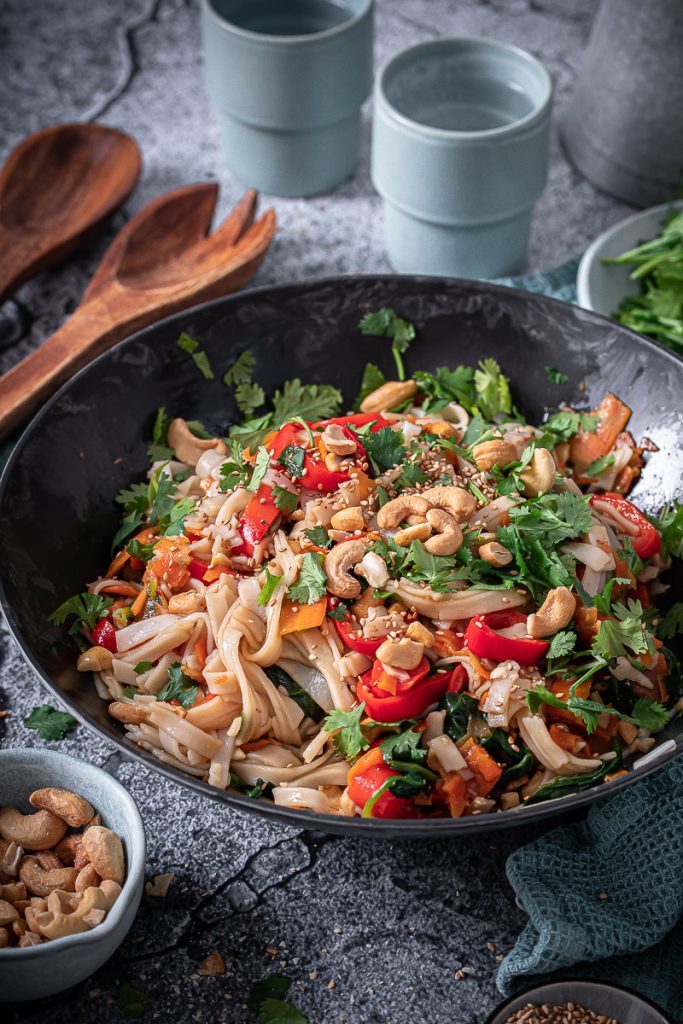 Reisnudelsalat mit gegartem Gemüse | Life Is Full Of Goodies