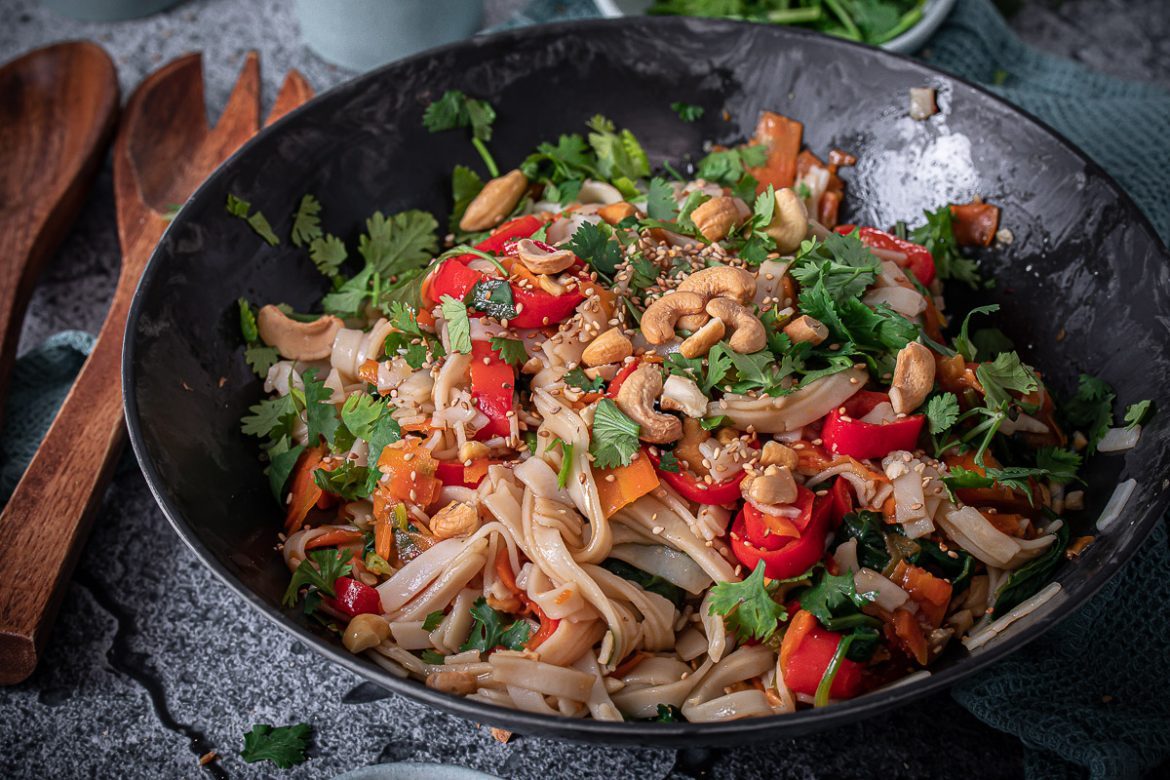 Reisnudelsalat mit gegartem Gemüse | Life Is Full Of Goodies