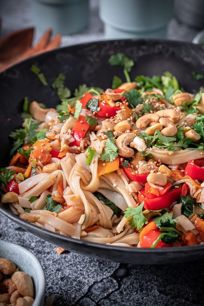 Reisnudelsalat mit gegartem Gemüse | Life Is Full Of Goodies