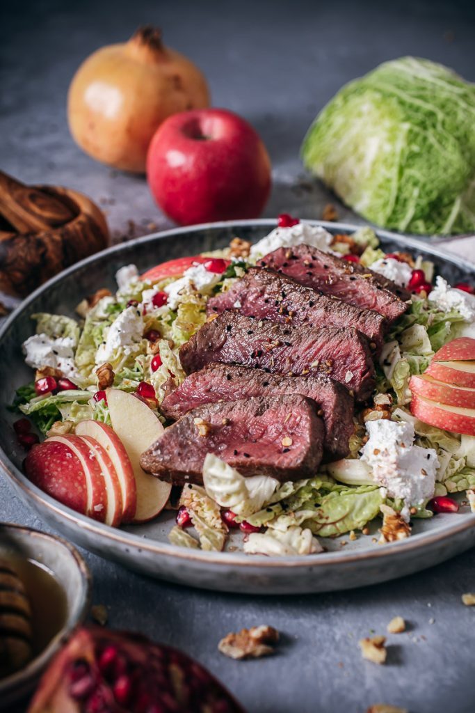 Rinderfilet auf Wintersalat mit Ziegenfrischkäse | Life Is Full Of Goodies