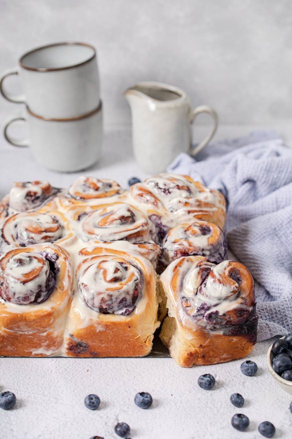 Blaubeerschnecken mit Blaubeerkonfitüre | Life Is Full Of Goodies