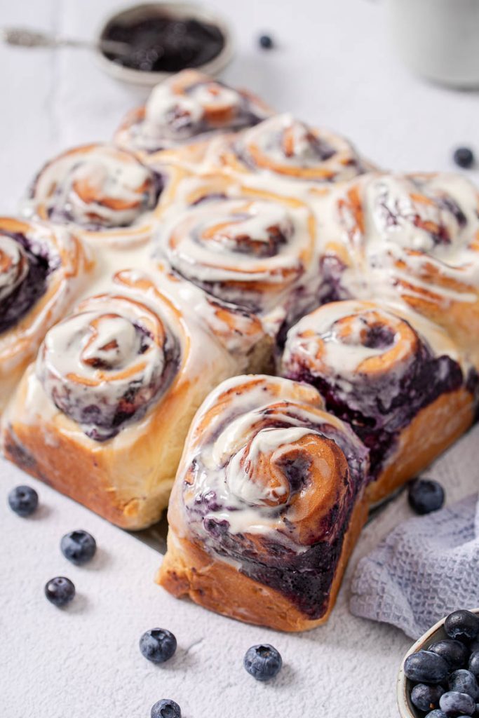 Blaubeerschnecken mit Blaubeerkonfitüre | Life Is Full Of Goodies